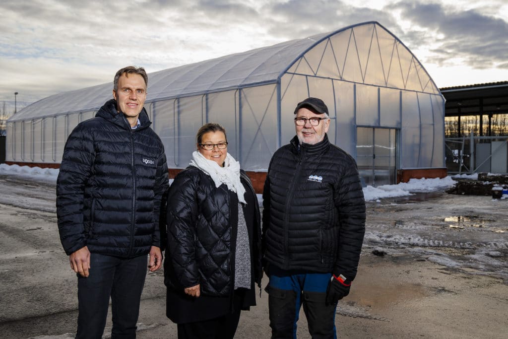 Håkan Nordin, Helena Löfgren and Sture Nordmark standing in front of the unique green house.