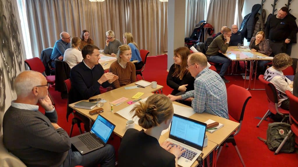 Deltagare samlade i workshopdialoger